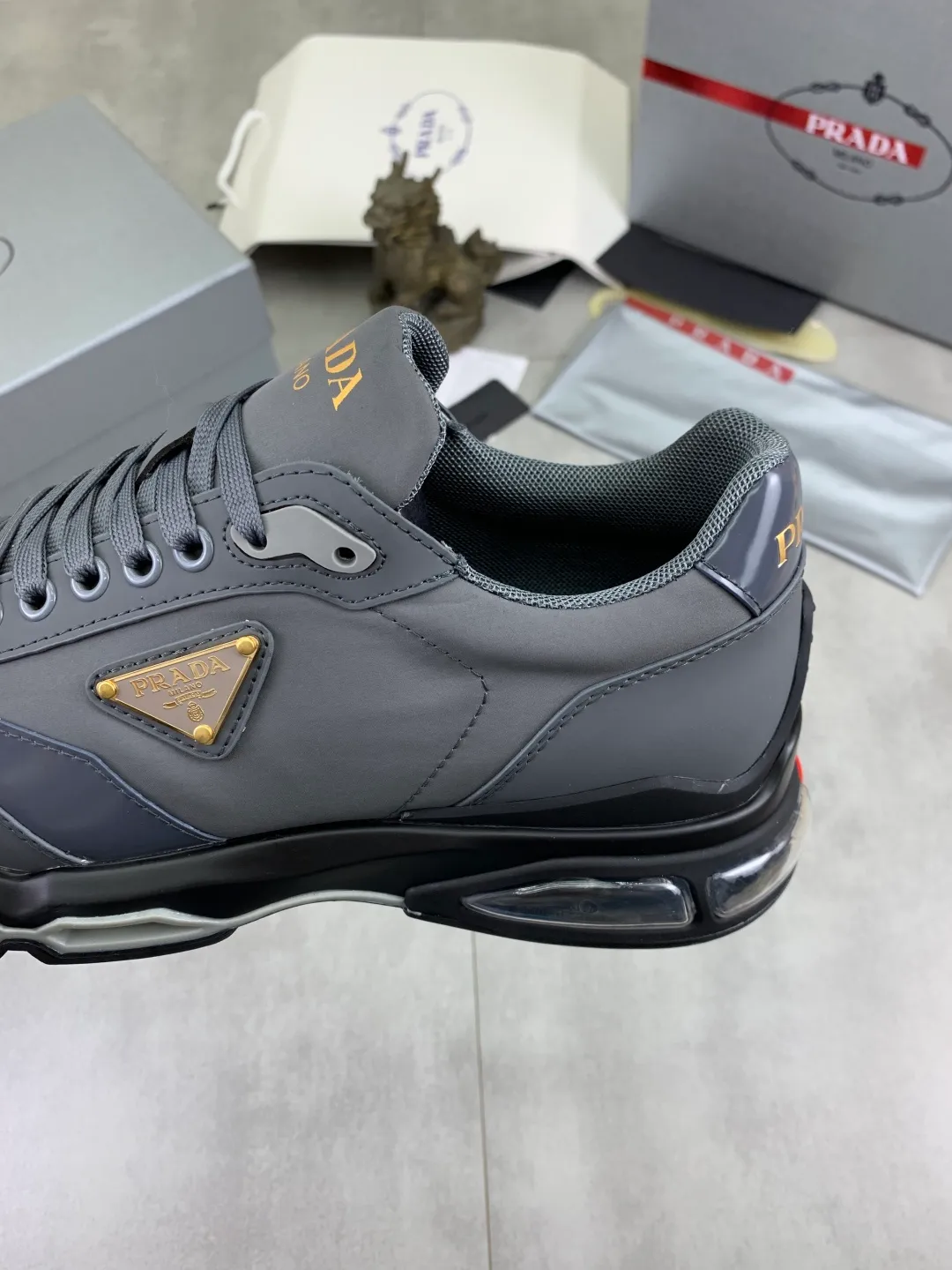 Men's men's shoes 💰pP640 💰[New model] The top version is now available on the official website, 🆘 The air-cushion shock-absorbing thick-soled trendy brand (Prada) is the main popular model, the avant-garde and versatile fashionable men's shoes are privately modeled, and the cowhide surface is spliced 1:1.. The fashion is simple, the original imported cowhide feet; the atmosphere, personality, more fashionable, eye-catching, and pursuit of class, it will subvert the old idea, and be with you to spend time with fashion trendsetters! Must keep for yourself ! Tall and comfortable, large and low, high-end quality workmanship. Size: 38-45; 3️⃣colors available.
